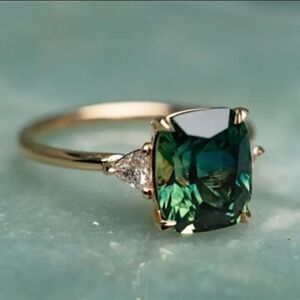 14k golden emrald green engagement ring sz 8